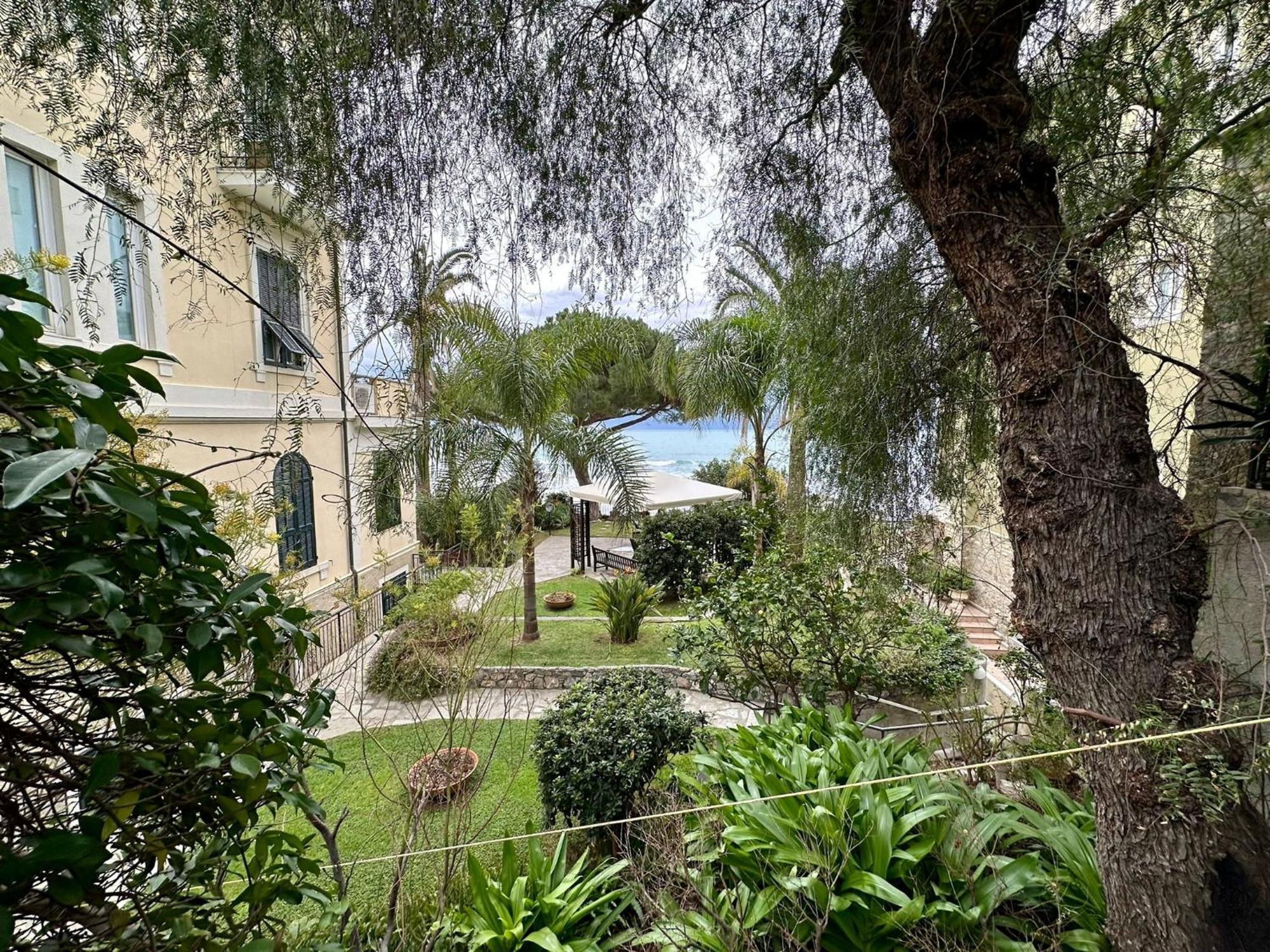 Bellavista Appartamento Sul Mare Alassio Exterior photo