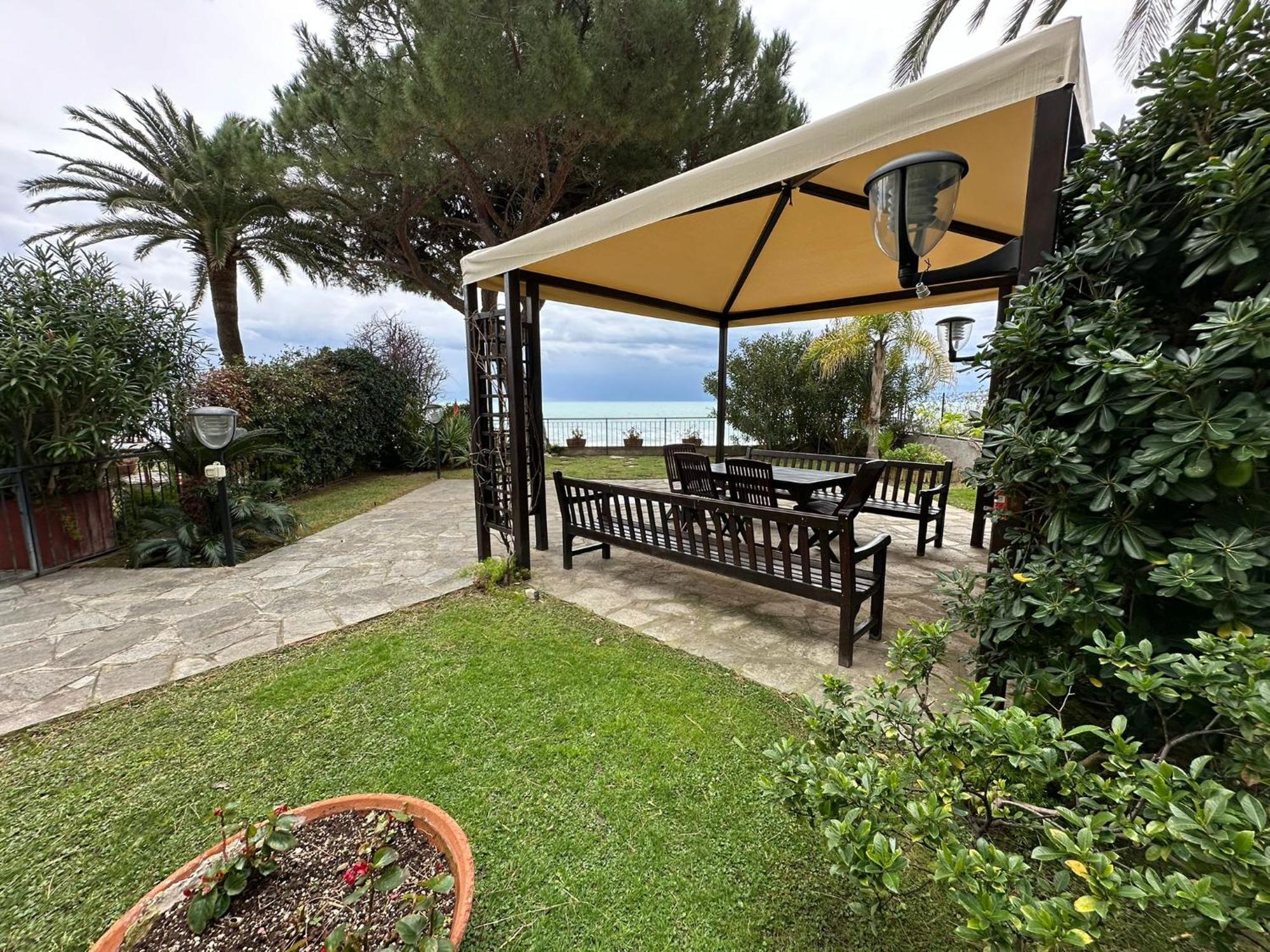 Bellavista Appartamento Sul Mare Alassio Exterior photo